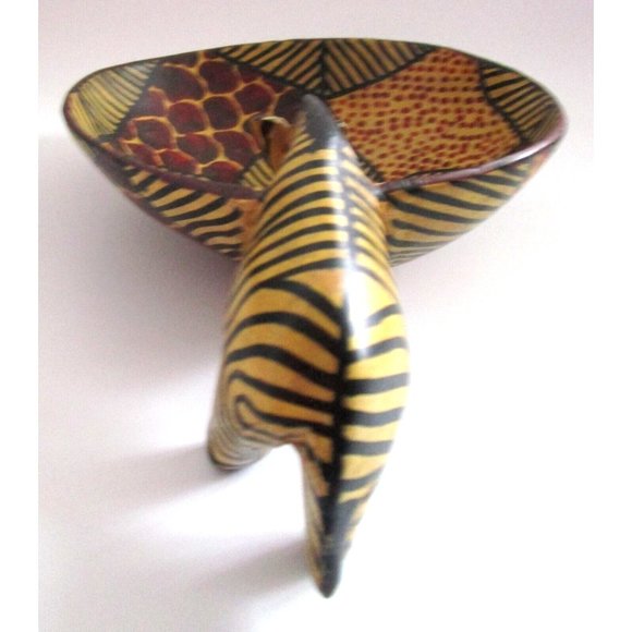 Hand Carved Hand Painted African Kenya Wood Giraffe Drinking From Bowl, Folk Art - Picture 7 of 16